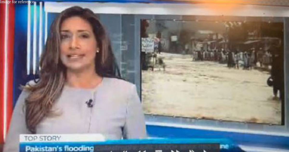 Canadian anchor continues with live TV segment on Pakistan floods even after swallowing fly